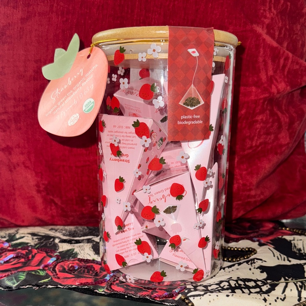 Tea Haven organic Strawberry flavor matcha tea